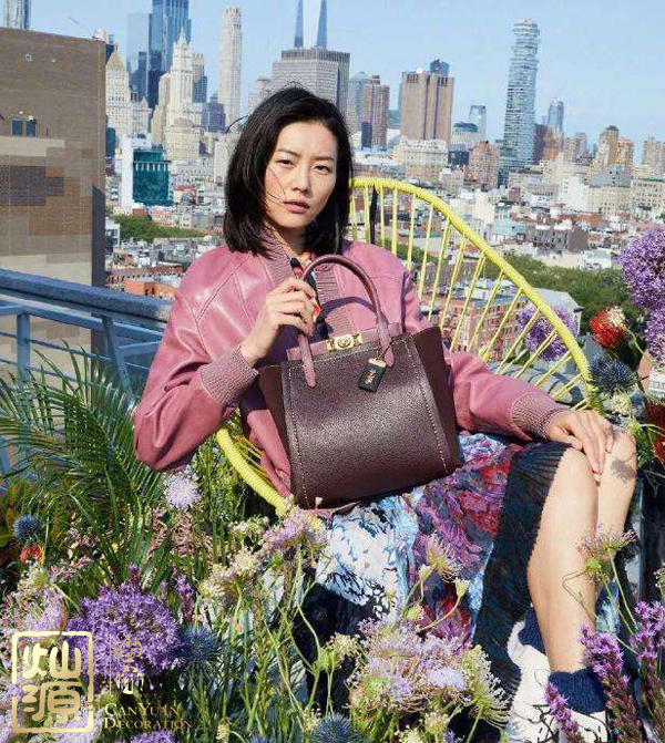 COACH蔻馳T恤辱華惹眾怒 【多圖】開扒蔻馳中國品牌代言人及蔻馳總部辦公室 COACH蔻馳T恤辱華惹眾怒 【多圖】開扒蔻馳中國品牌代言人及蔻馳總部辦公室